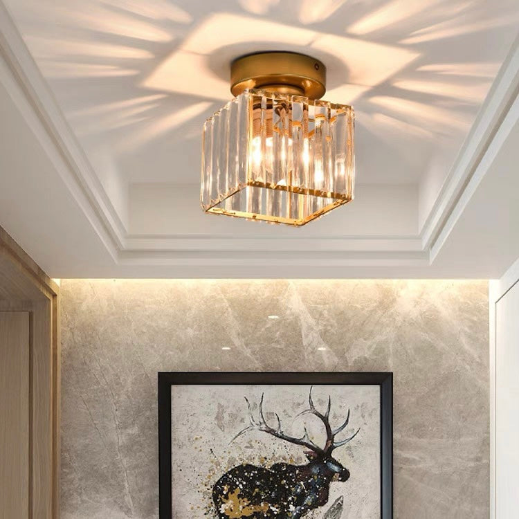 Krystal loftlampe i rund design i guld