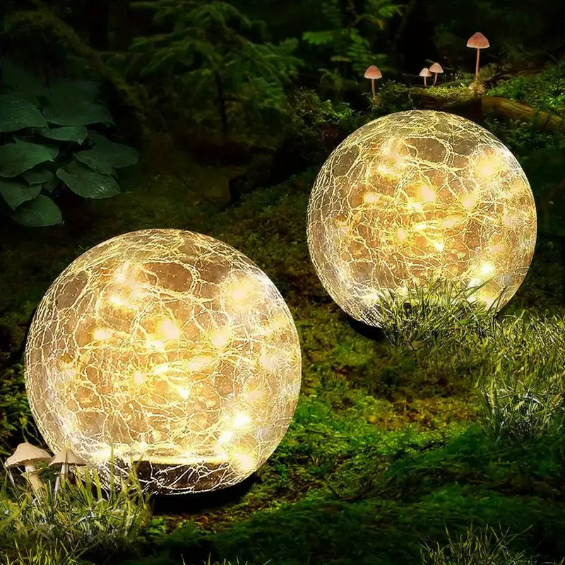 Solcelledrevet havekuglelampe i glas – elegant udendørsbelysning