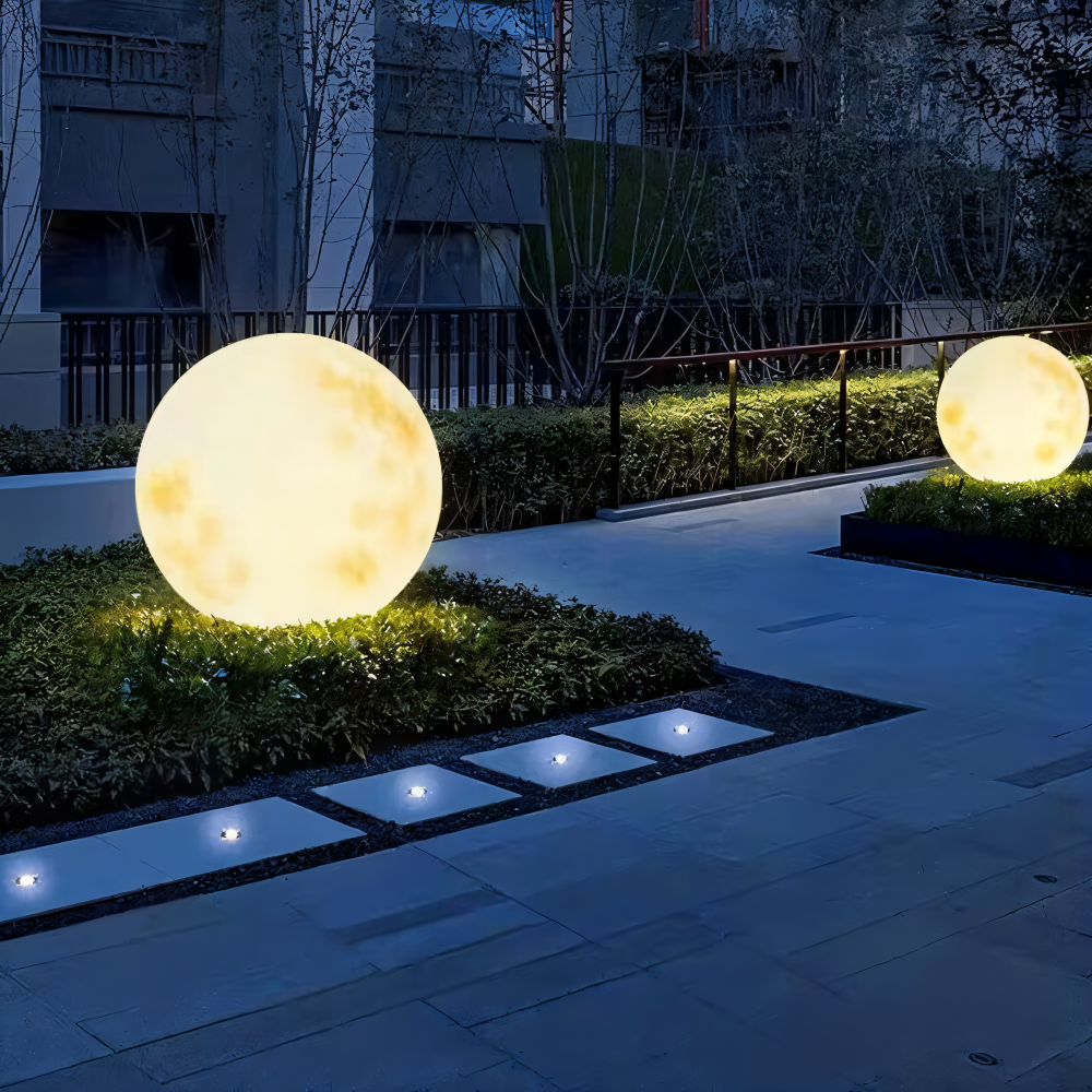 LunaSol Havenes Solcellelampe – Magisk Månedesign til Udendørs Belysning [solcellelamper til haven] 4