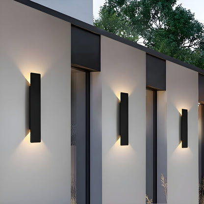 Elegant Weather-Resistant LED Wall Light for Outdoor Spaces