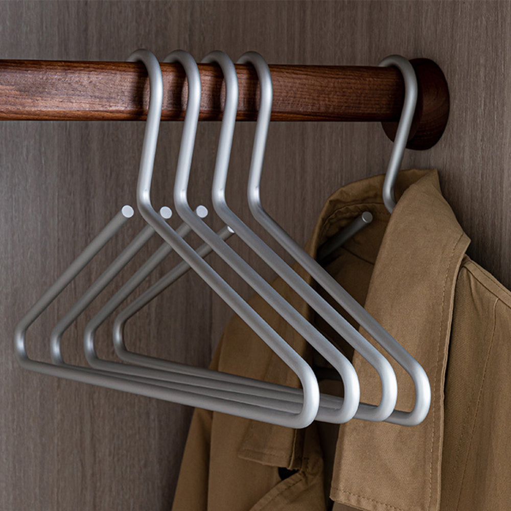 Metal Tøjbøjler – Elegant Opbevaring i Aluminium til Organisering af Dit Tøj | Stilfuldt Design og Robust Konstruktion 8