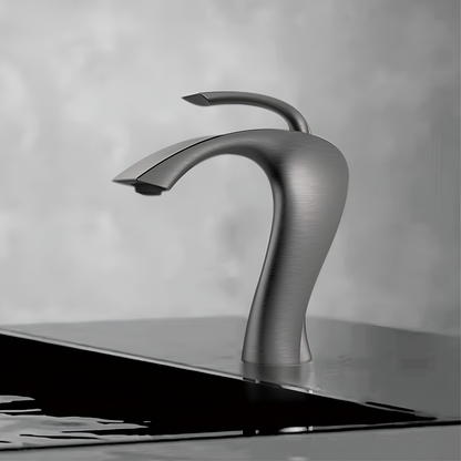 Moderne Håndvaskarmatur i Messing – Elegant Design med Keramisk Patron til Præcis Vandkontrol 4