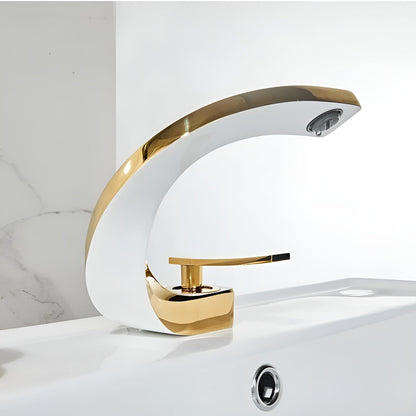 Moderne Håndvaskarmatur i Messing – Elegant Design med Vandfaldstud til Badeværelser 4