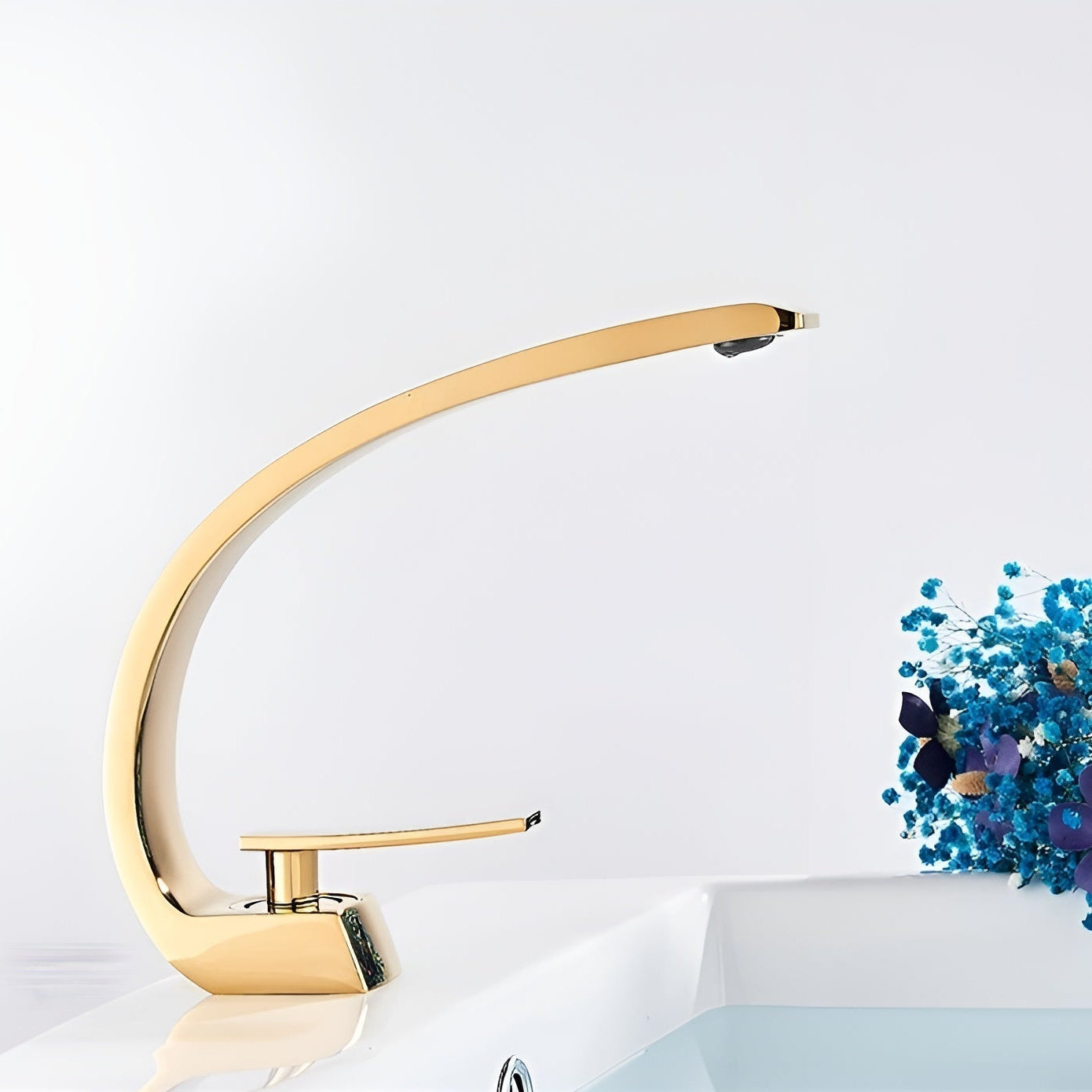Moderne Håndvaskarmatur i Messing – Elegant og Pladsbesparende Design til Badeværelset | Ergonomisk Betjening 11