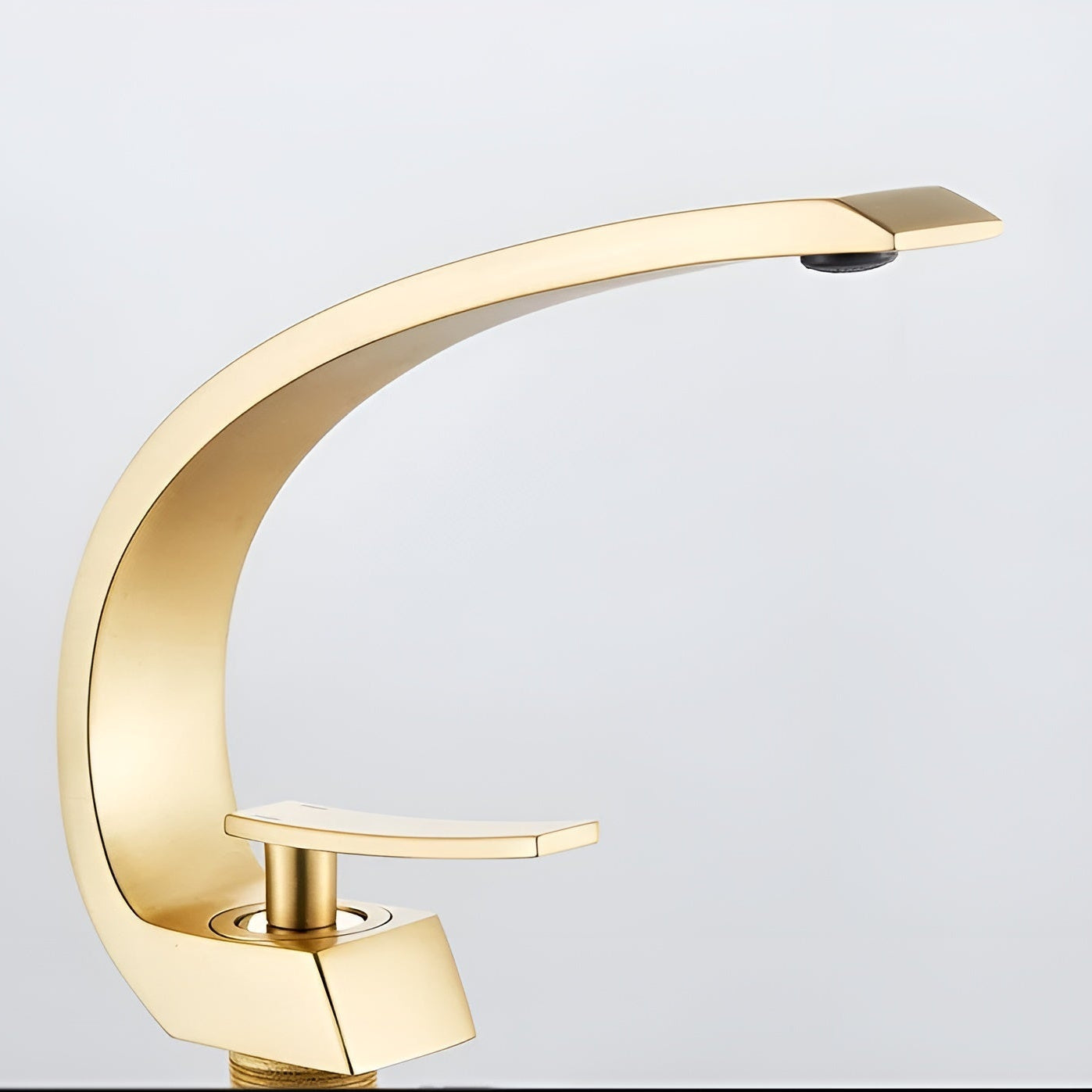 Moderne Håndvaskarmatur i Messing – Elegant og Pladsbesparende Design til Badeværelset | Ergonomisk Betjening 8