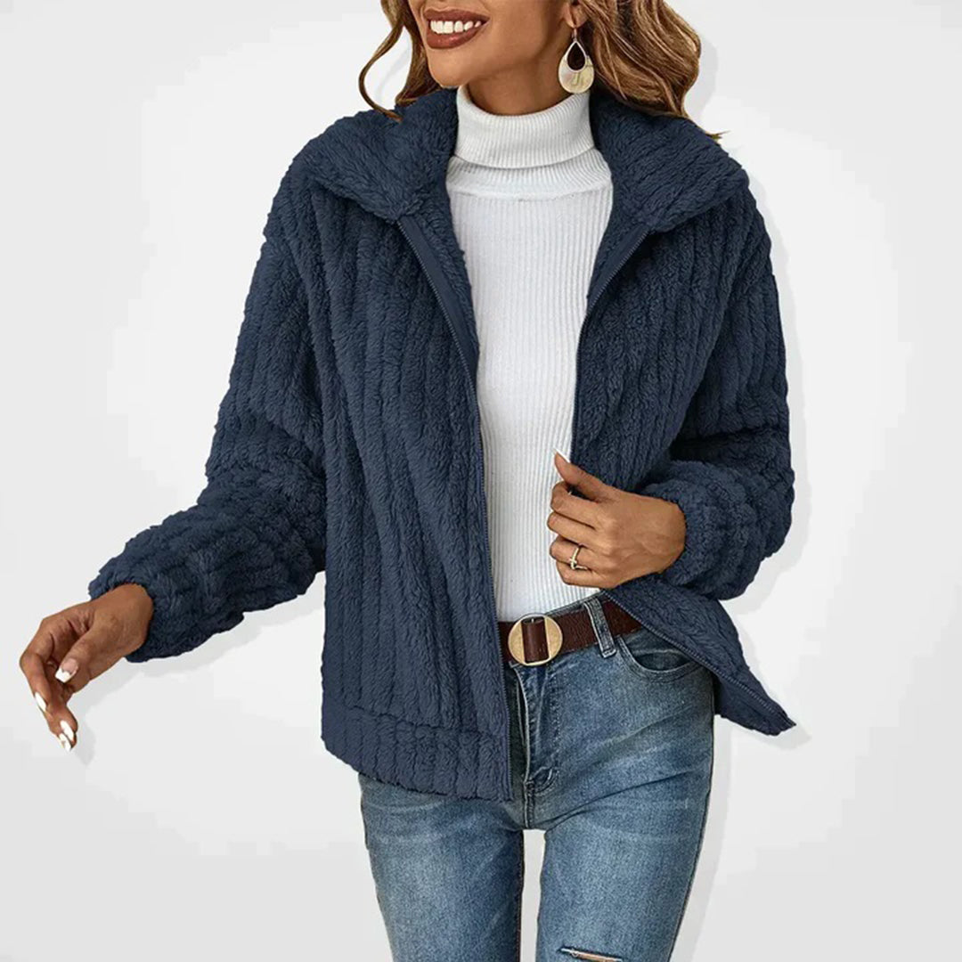 Damevest i fleece med minimalistisk design – set bagfra