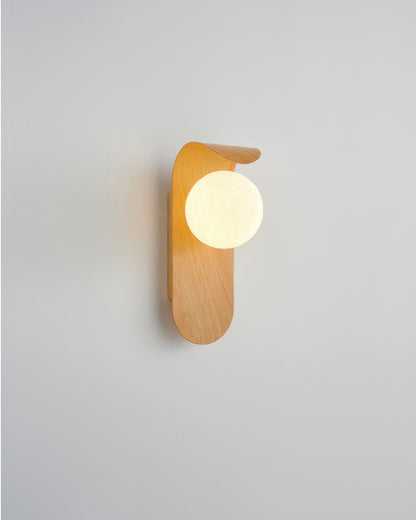 Detaljebillede af dekorativ væglampe i middelalderlig design