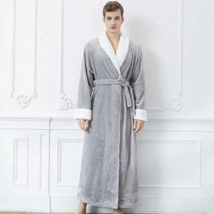 Detaljebillede af fleece badekåbe med kontrastbånd