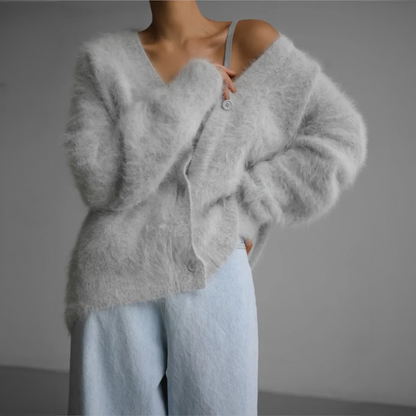 Kashmir cardigan styled til hverdagsbrug på kontoret