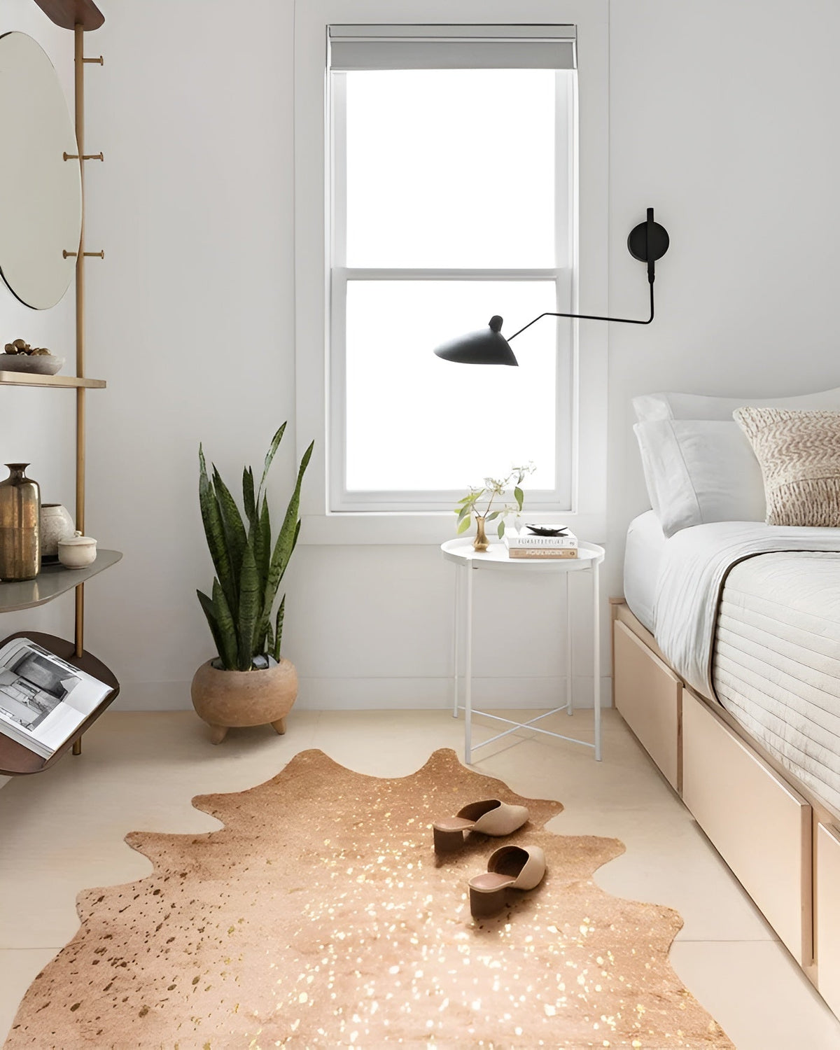 Væglampe med svingarm – produktfoto på hvid baggrund, sort udgave
