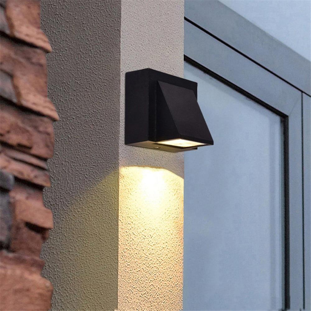 Geometrisk udendørs LED-væglampe i grå – sideprofil