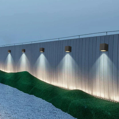 Smarte Seralyn Udendørs Væglampe – Minimalistisk Design, IP65 Vandtæt, Energieffektiv Belysning [udendørs væglampe] 3