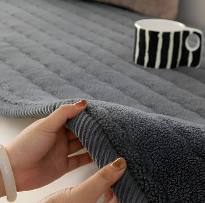 Sofapude i Blød Plys – Skridsikker Pyntepude til Sofa, Ideel til Vinter og Komfort for Kæledyr 7
