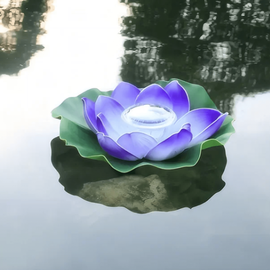 Nærbillede af flydende solcellespring – lotusinspireret design, 28 cm
