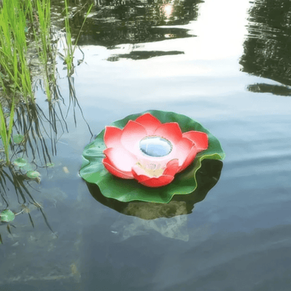Flydende havespring med LED-lys aktiveret om aftenen