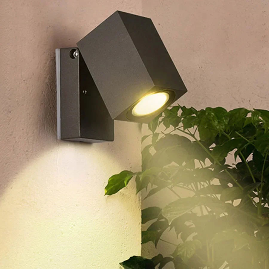 Udendørs LED Spotlys – Vandtæt Udendørslampe til Haven og Terrassen | Energibesparende Belysning 1