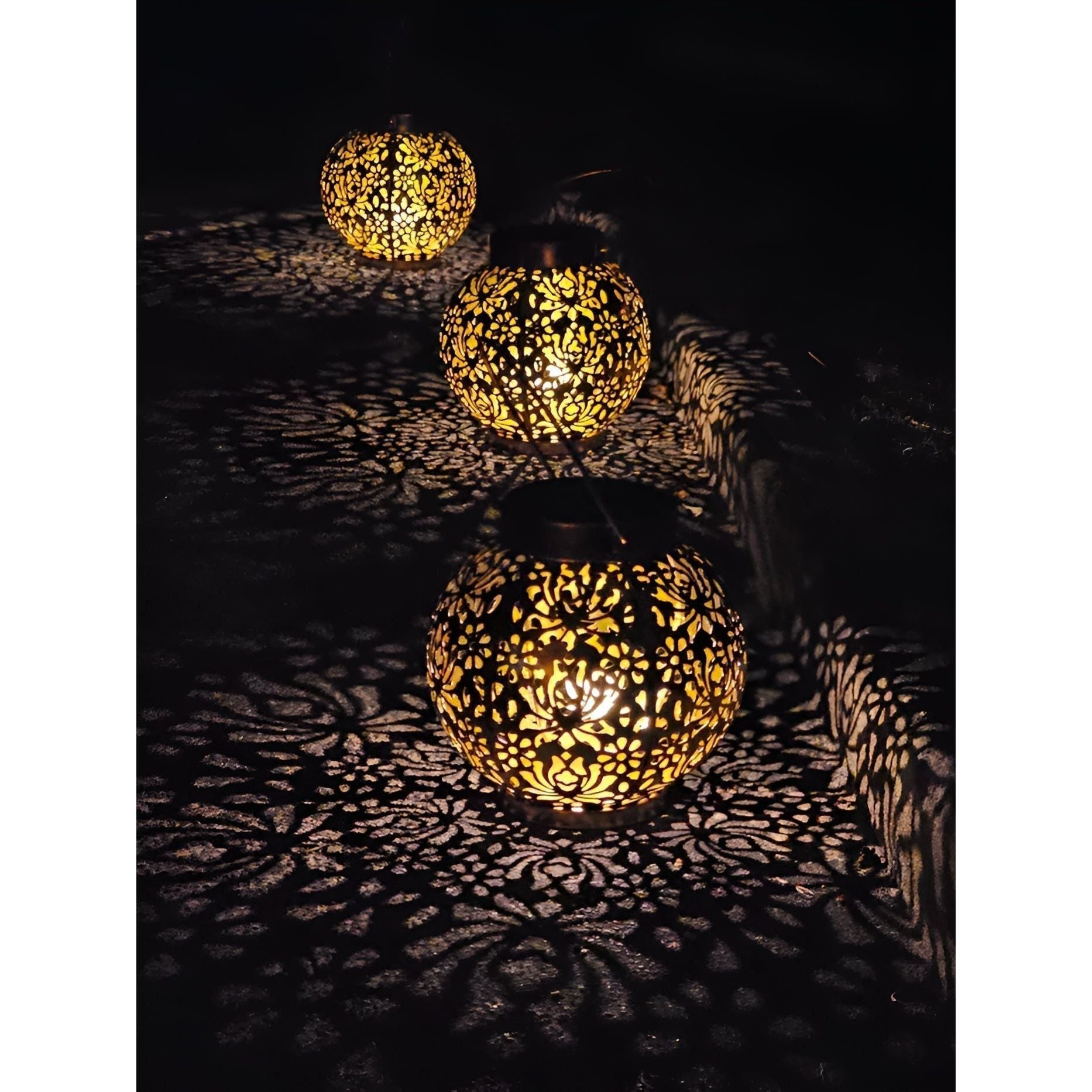 Elegant Solar Pendant Light for Atmospheric Garden Ambiance