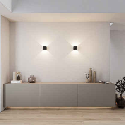 LED væglampe set fra siden med synligt lysspil