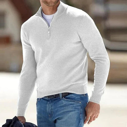 Kashmirsweater set bagfra på model