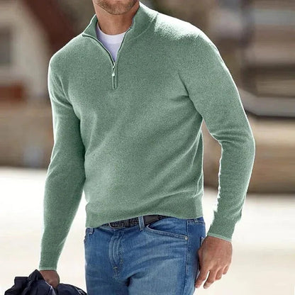 Detalje af ærmerne på kashmirsweater til mænd
