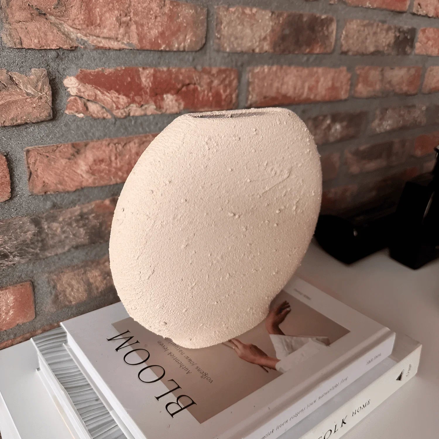 Lunar Texture Keramikvase – Beige Dekorativ Vase med Strukturoverflade - Lioren