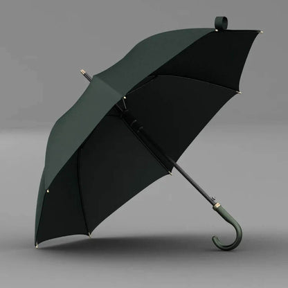 Kvinde med lang elegant paraply i regnen