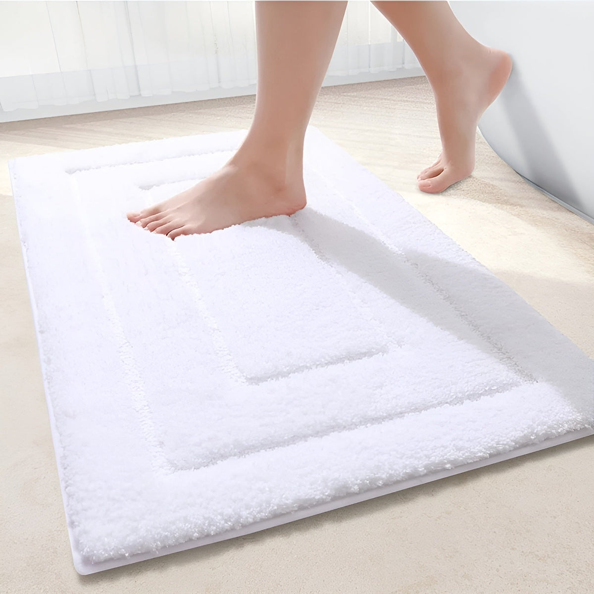 Mikrofiberbademåtte 41x61 cm i hvid – blød og skridsikker til badeværelset