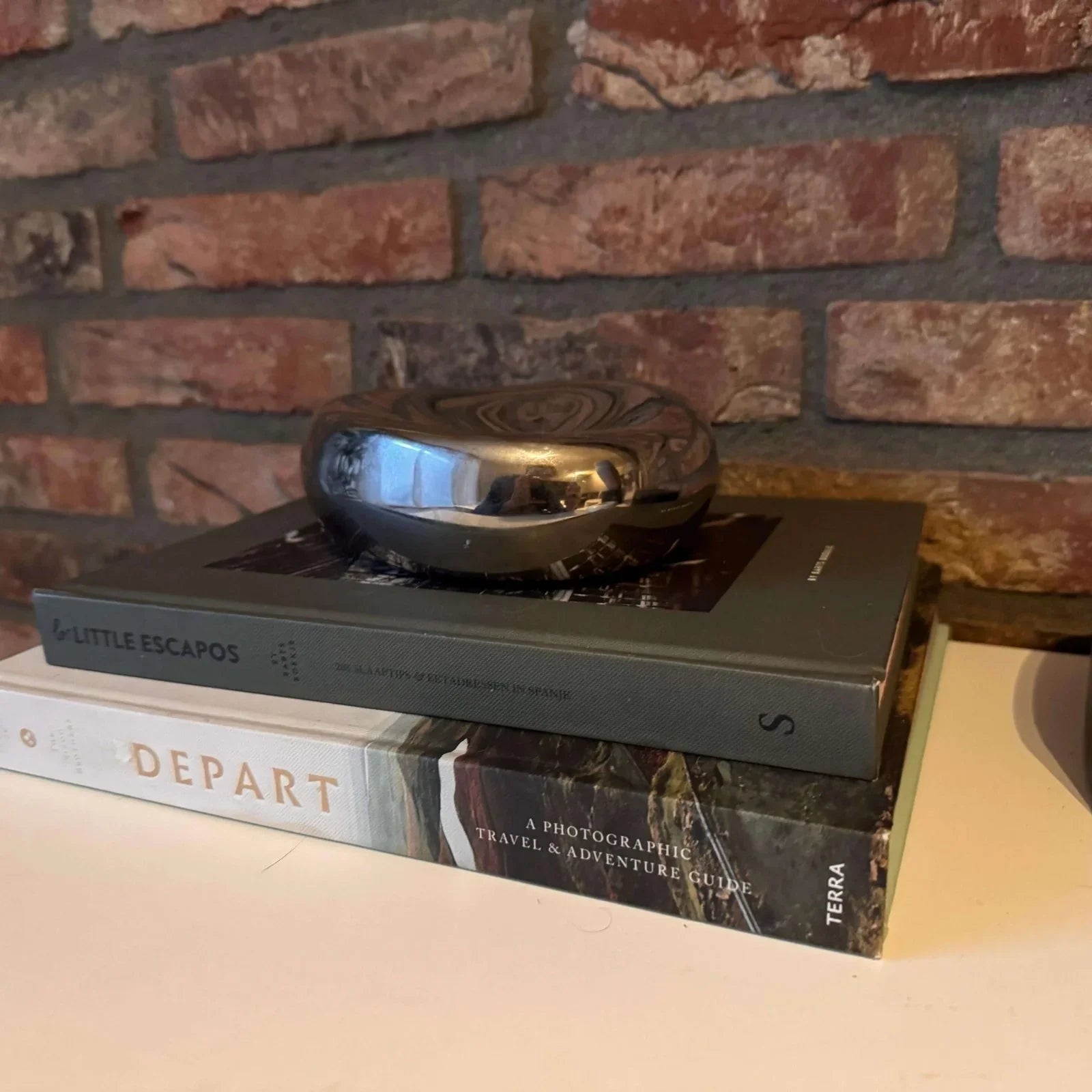 Sølvfarvet Dekorationsskål i Metal – Moderne Design med Spejlfinish - Lioren