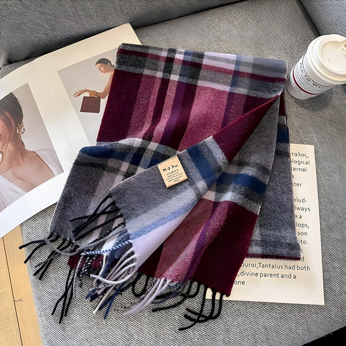 Vintersjal i cashmere båret elegant over skuldrene