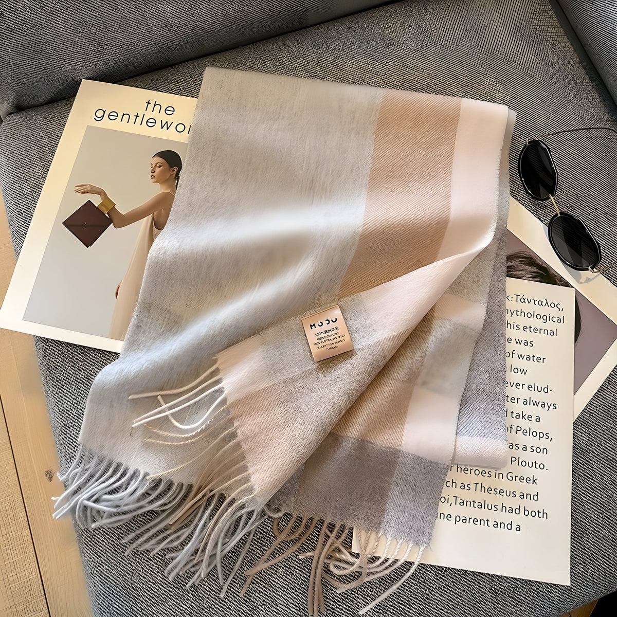 Cashmere-vintersjal rullet og vist som gave