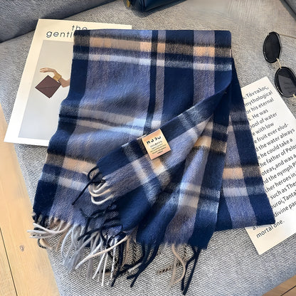 Damesjal i cashmere båret som slåom udendørs