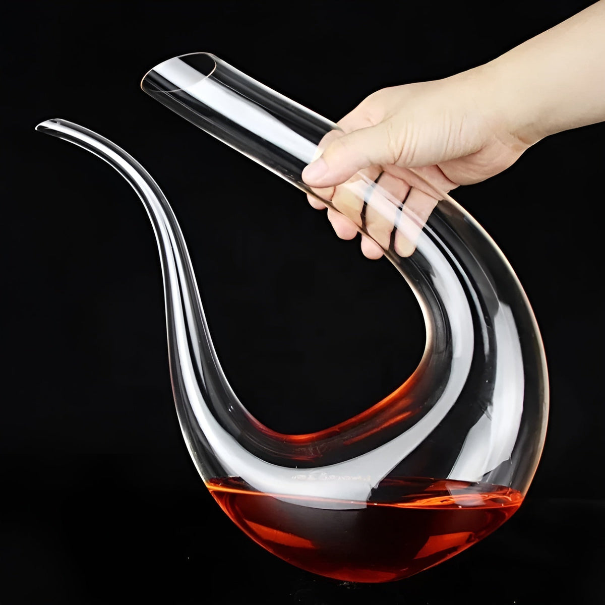 Vinkaraffel med integreret belufter og elegant U-formet hals – klar glas