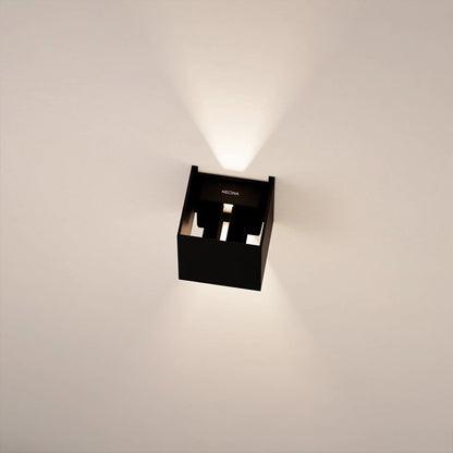 Nærbillede af aluminium-finish på LED-væglampe