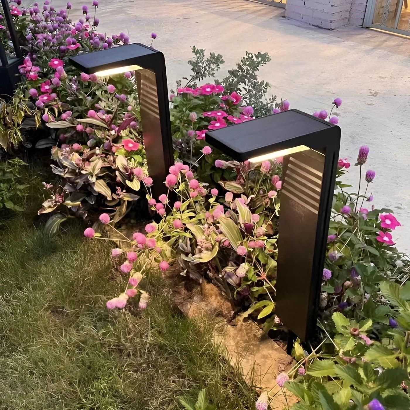 Eco-Friendly Solar LED Garden Light - Weatherproof Elegance